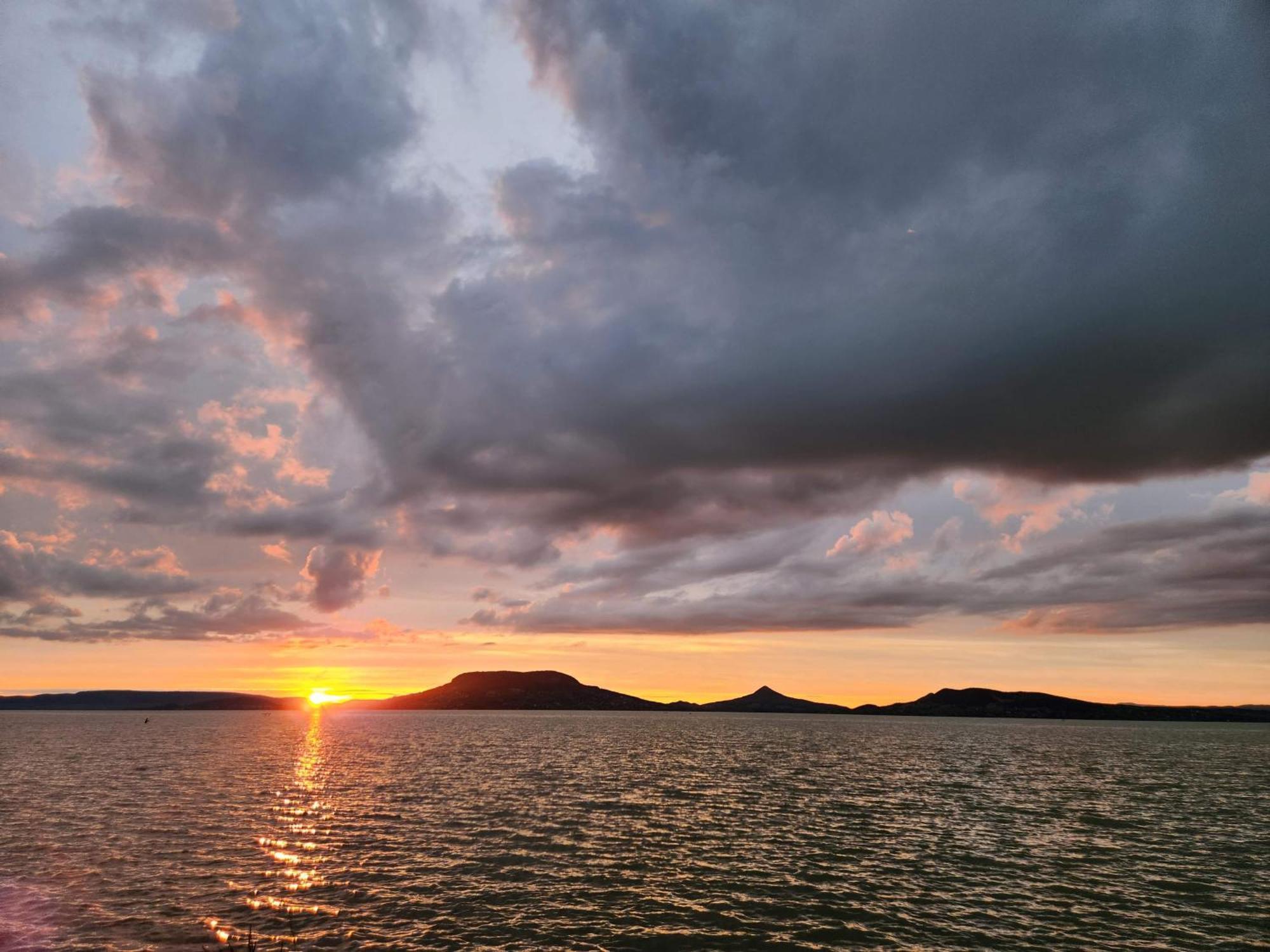 Sunset Resort - Lakeside Apartment Fonyód エクステリア 写真